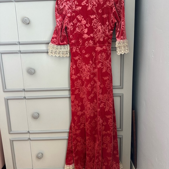 Elegant Red Velvet Dress with Lace Trim NWT - Picture 2 of 4